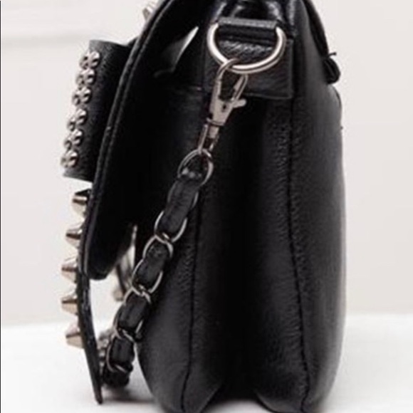 Small Rivit Skull Crossbody bag - Picture 5 of 11
